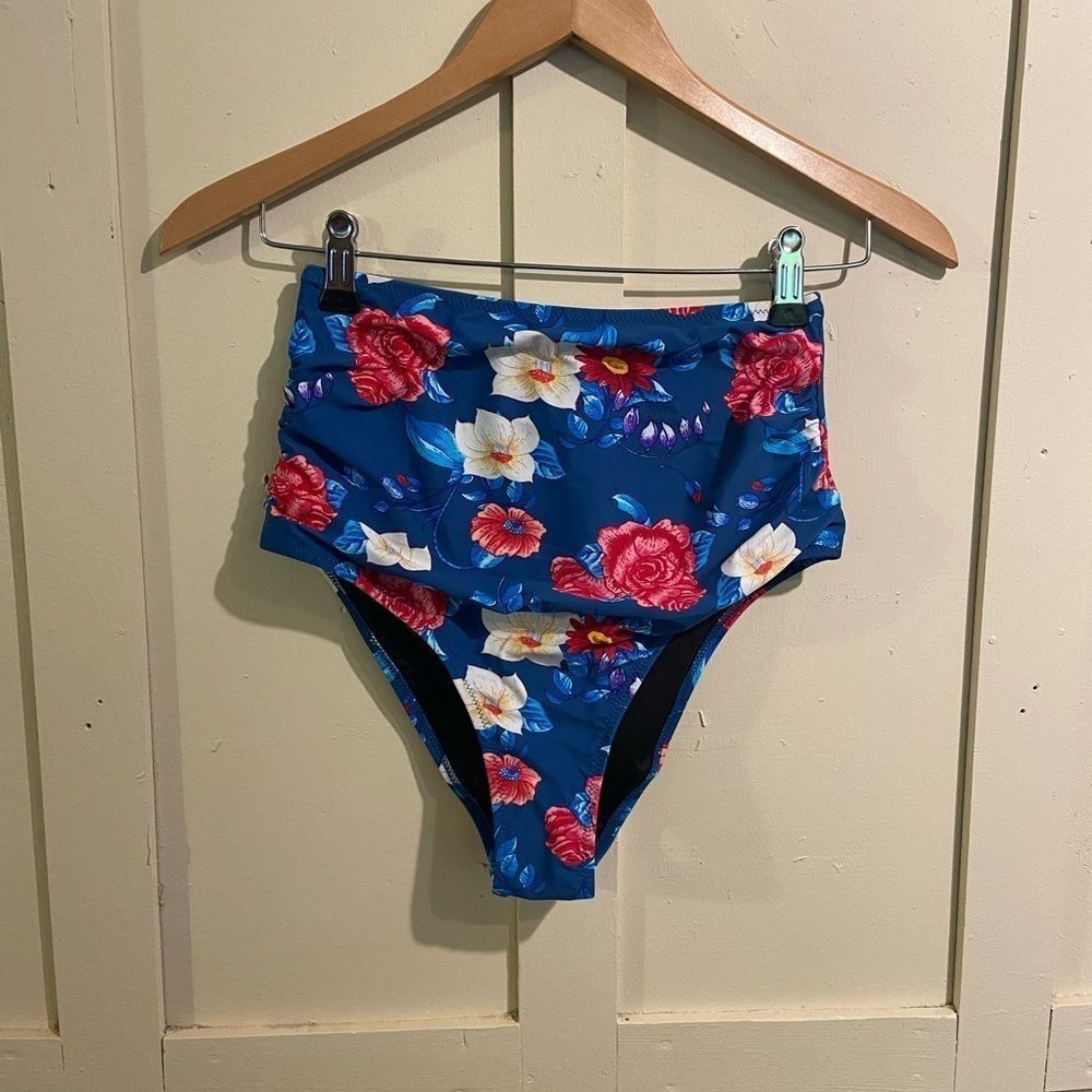 Cupshe high waisted floral swim bottoms size small